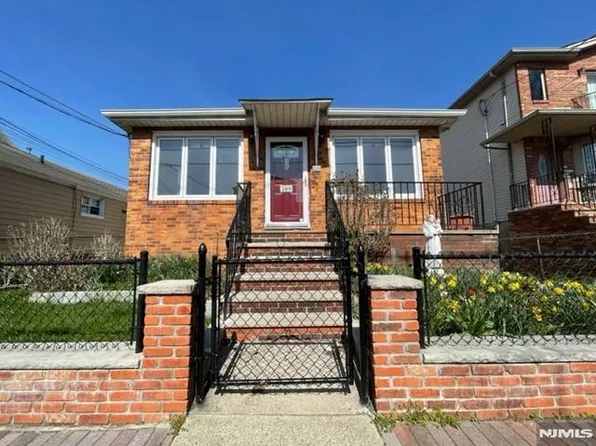 209 8th St, Fairview, NJ 07022