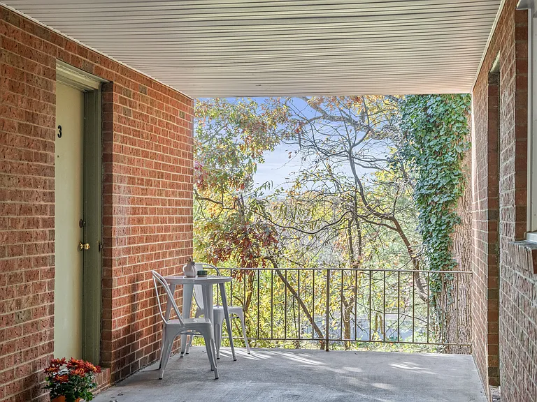 Hillcrest — Photo 23