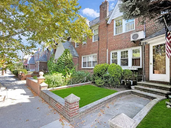 8330 Penelope Ave, Middle Village, NY 11379