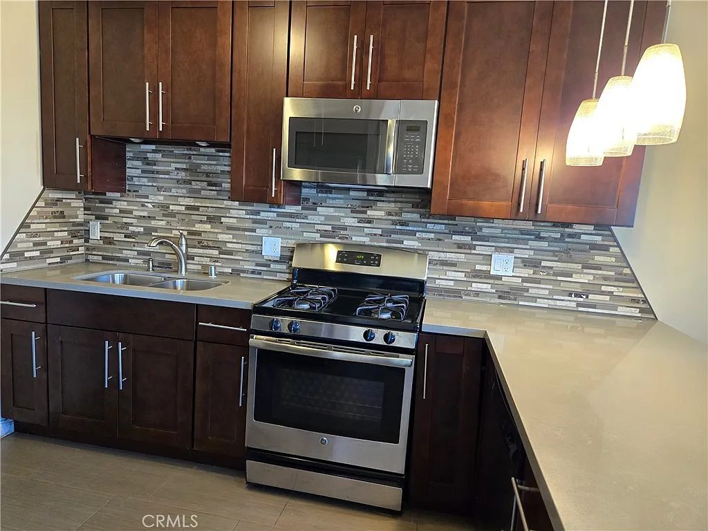1 bed, 800 sqft, $1,950 — Photo 4