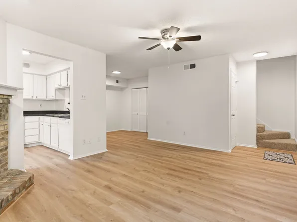 5757 E University Blvd APT 26D, Dallas, TX 75206