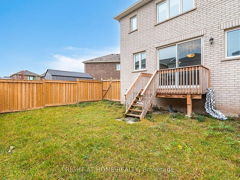 908 Sumac Cres — Photo 48