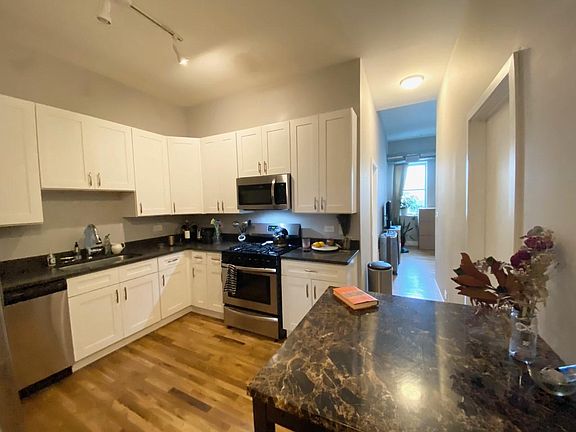 3rd image of 1431 N Milwaukee Ave Unit 203