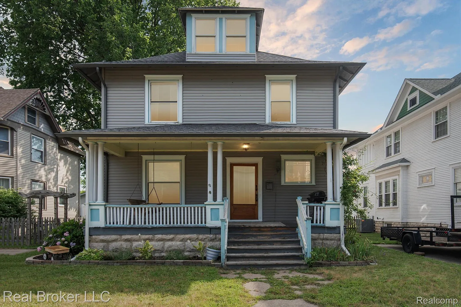 305 E 6th St photo 1