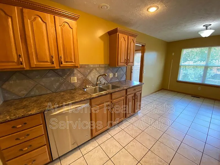 3551 E Woodside St — Photo 15
