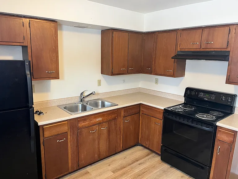 541 S Hyatt St #B — Photo 1