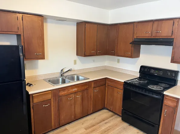541 S Hyatt St #B, Tipp City, OH 45371