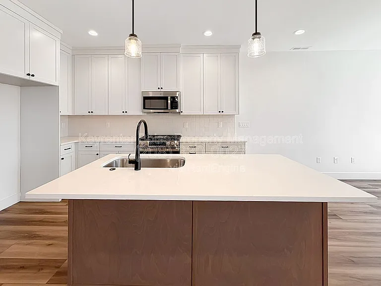 373 E Lombard Ln — Photo 7