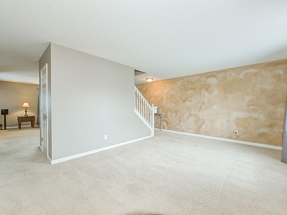 3rd image of 6214 N Woodhaven Dr
