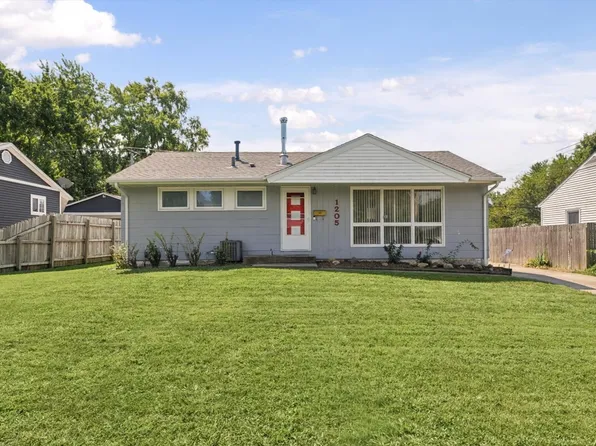 1205 E Fairlawn Dr, Urbana, IL 61801