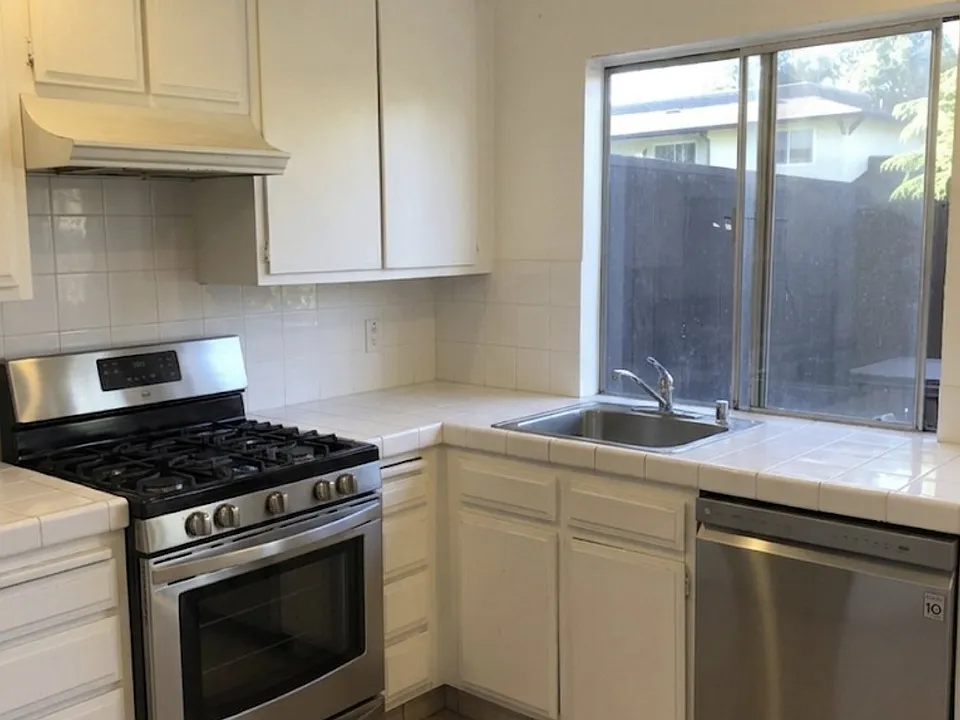 52 W Elliot St #504