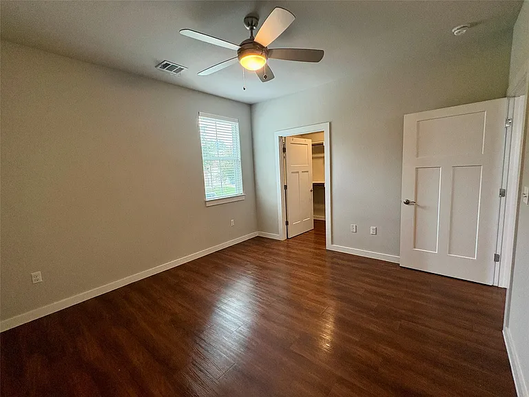 241 Rose Dr #B — Photo 9