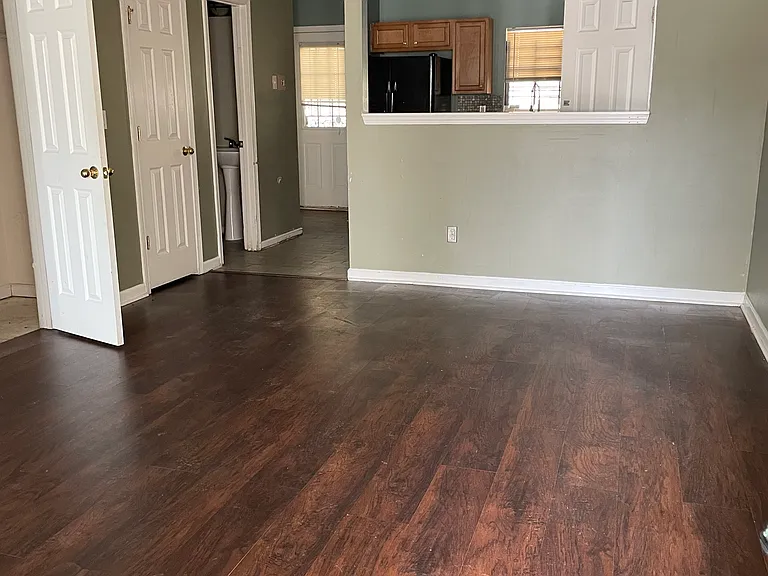 7690 Creekside Ln — Photo 4