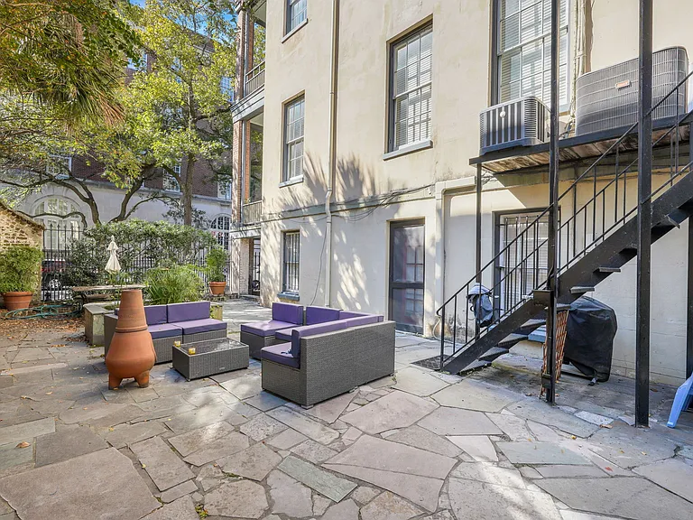 112 E Harris St — Photo 6