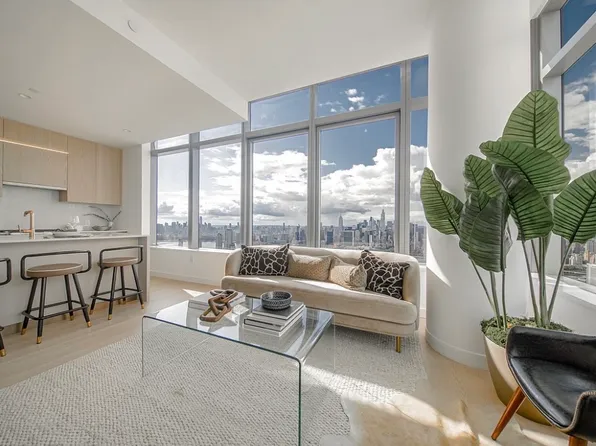 3 Court Square image 1 of 5