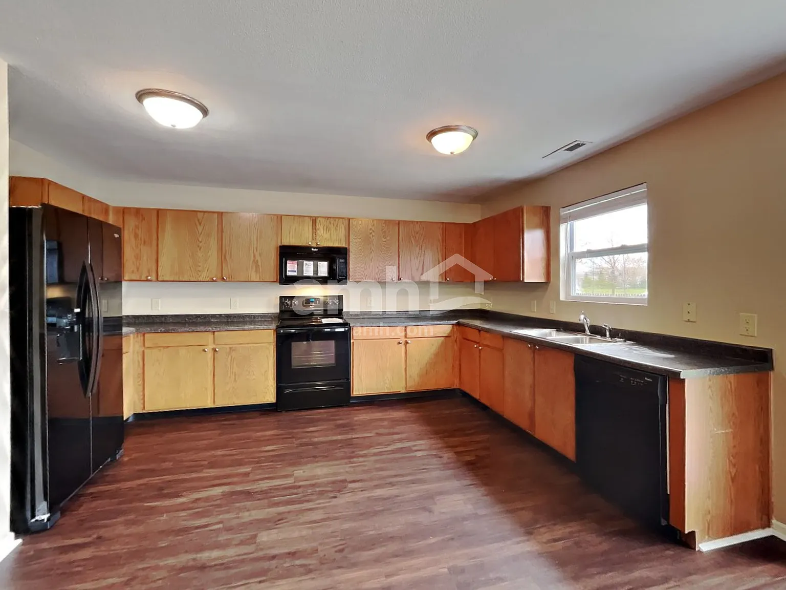 3 bed, 2.5 bath, 3000 sqft, $2,465 — Photo 3