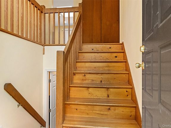 2nd image of 2 Mountain View Court