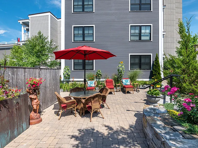 52 Wilmot St #1R — Photo 15