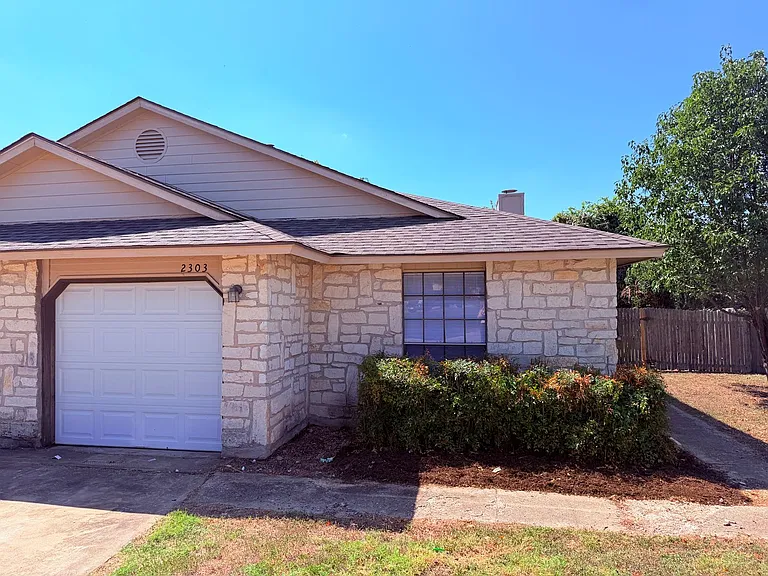 2303 Whitlow Cv — Photo 2