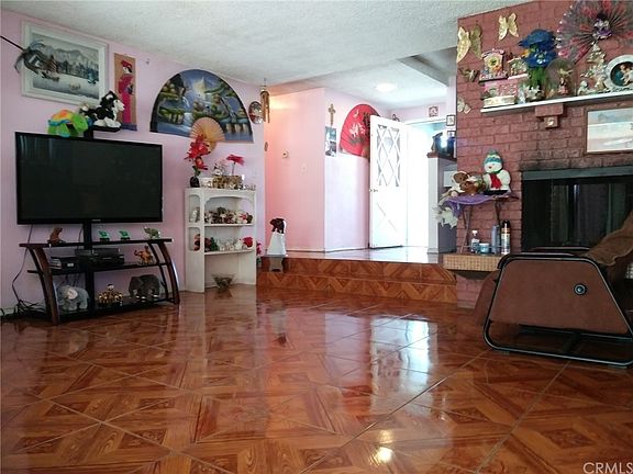 3rd image of 17403 Pine Ave