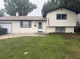 122 Deauville Ln, Pueblo, CO 81005