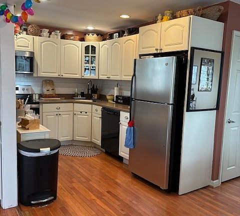 5th image of 665 Schoolside Ln