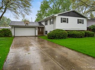 244 Arapahoe Trl, Carol Stream, IL 60188