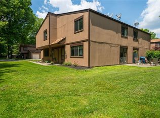 26659 Lake Of The Falls Blvd, Olmsted Falls, OH 44138