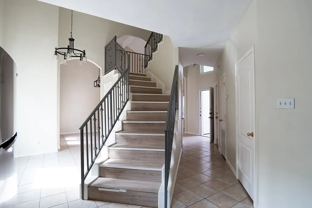 411 Shiloh Drive - UNIT 15 — Photo 3