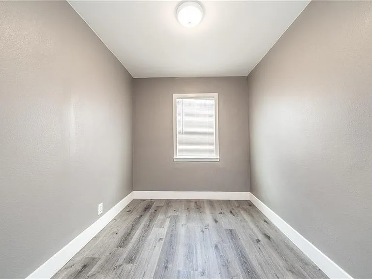 1412 W Colegrove Ave — Photo 15