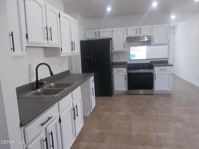 1860 Joan Francis Dr — Photo 3