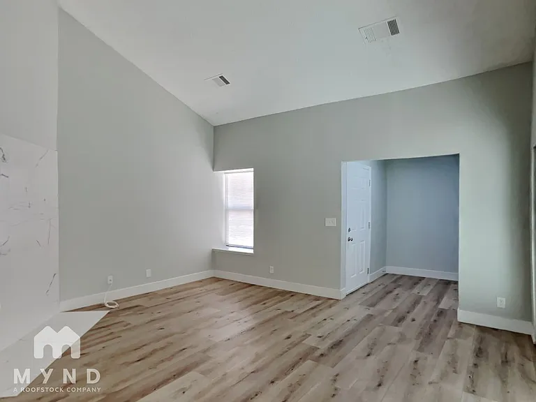 4336 Fox Point Dr — Photo 8