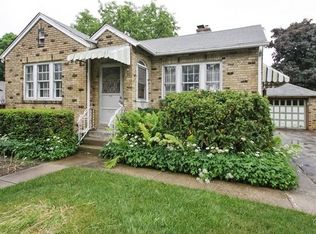 225 E Austin Ave, Libertyville, IL