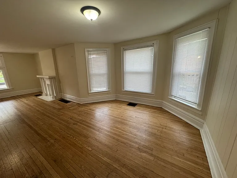 113 E Oakland Ave — Photo 10