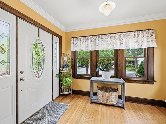 3rd image of 4030 N Larkin STREET