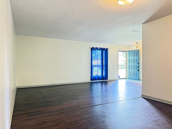 4th image of 3604 Royal Oak Dr