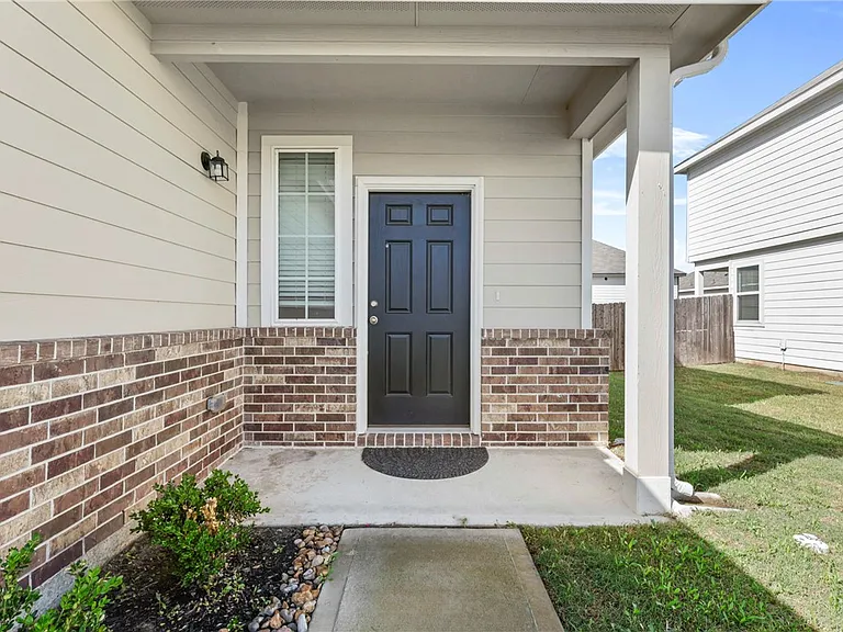 984 Rice Dr — Photo 2