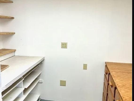 5th image of 23026 N Main St