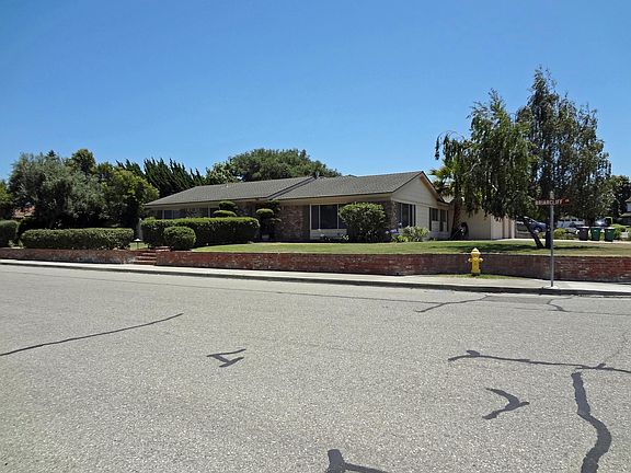 3rd image of 986 Briarcliff Dr