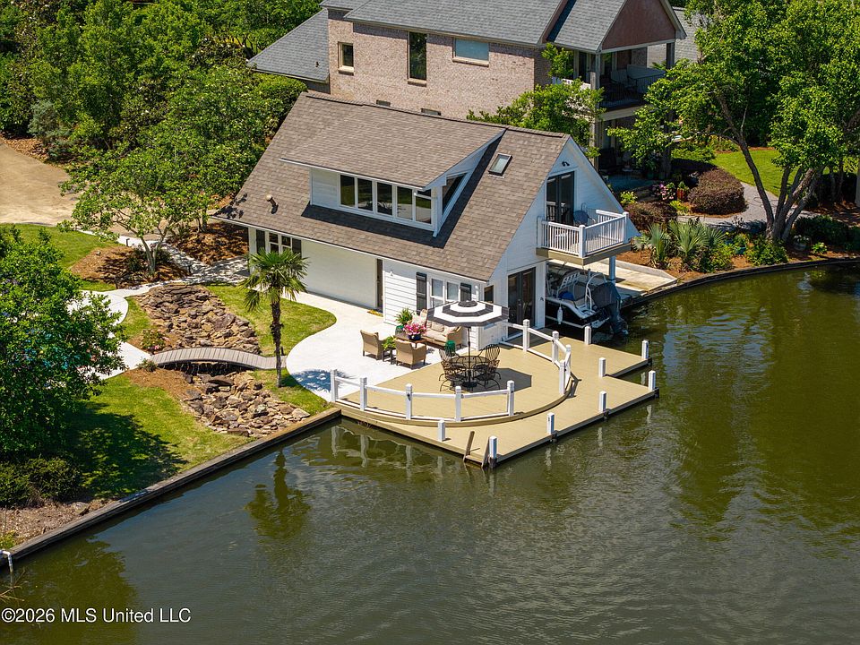 1st image of 166 Bridge Water Dr
