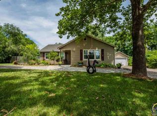 8724 SW 10th St, Topeka, KS 66615