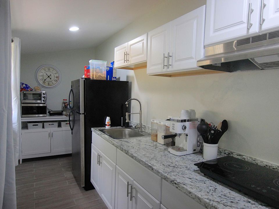 1st image of 2807 W Hickory Cir #B