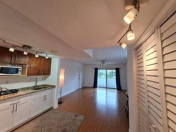 3rd image of 3212 NE 12th St APT 401