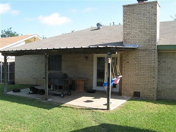 3rd image of 3612 Surrey Ln
