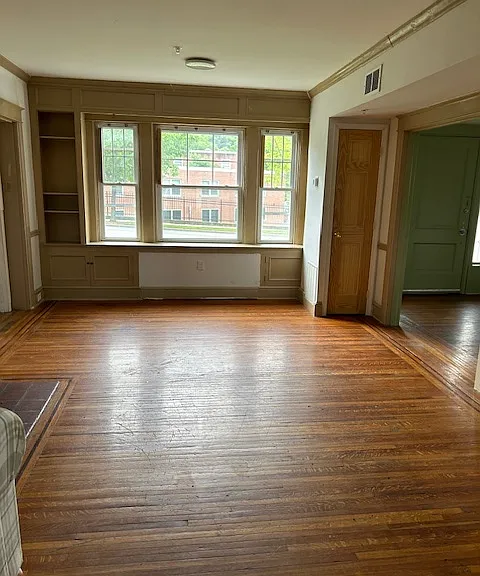 259 W Springettsbury Ave — Photo 1