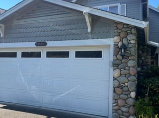 3585 S Village Dr, Medford, OR