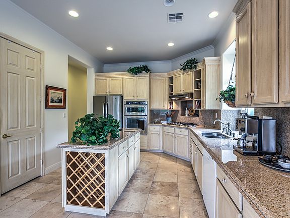 Kitchen, Pantry, Island