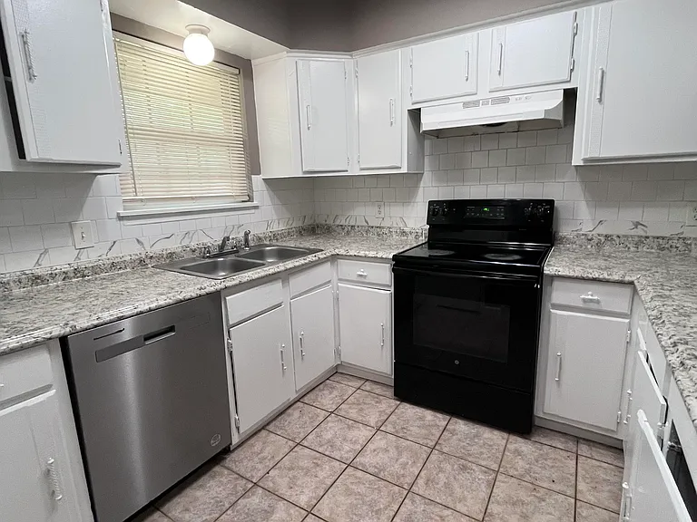 12827 Dairy Brook Dr — Photo 3