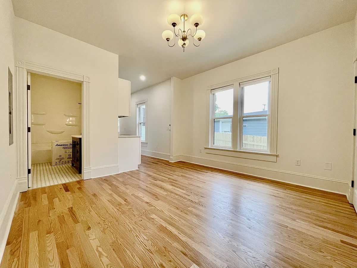 Building Photo - 1015 Chapman Ave SW #B