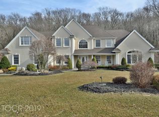 8 Caitlin Ct, Kinnelon, NJ 07405